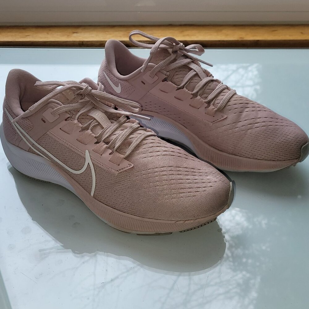 Women's Nike Air Zoom Pegasus 38 Trainers in Barely Rose Size US 9